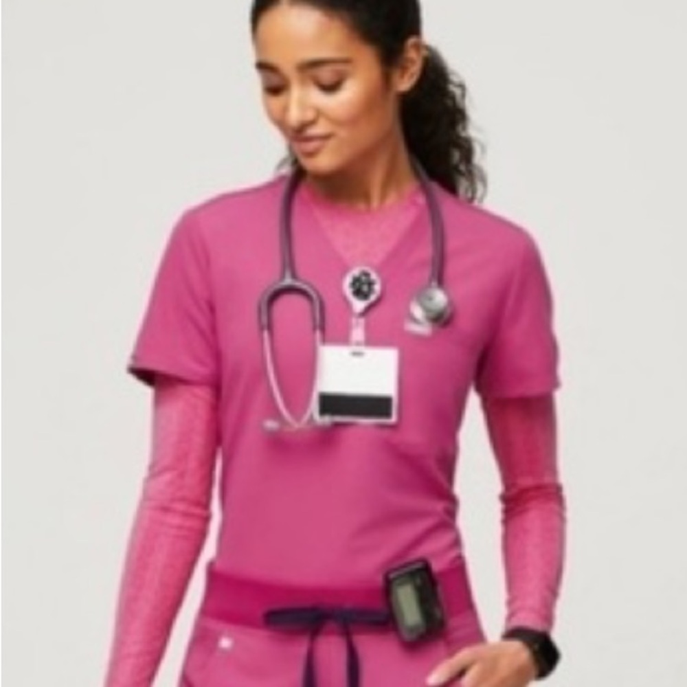 Figs Women's electric orchid scrub top